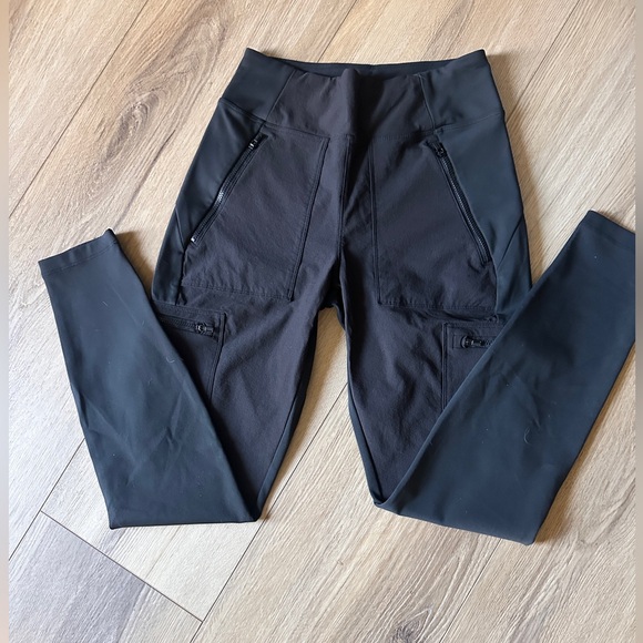 EUC Athleta Headlands Hybrid Cargo II Tights - dark charcoal/off-black size 4 - Picture 3 of 9